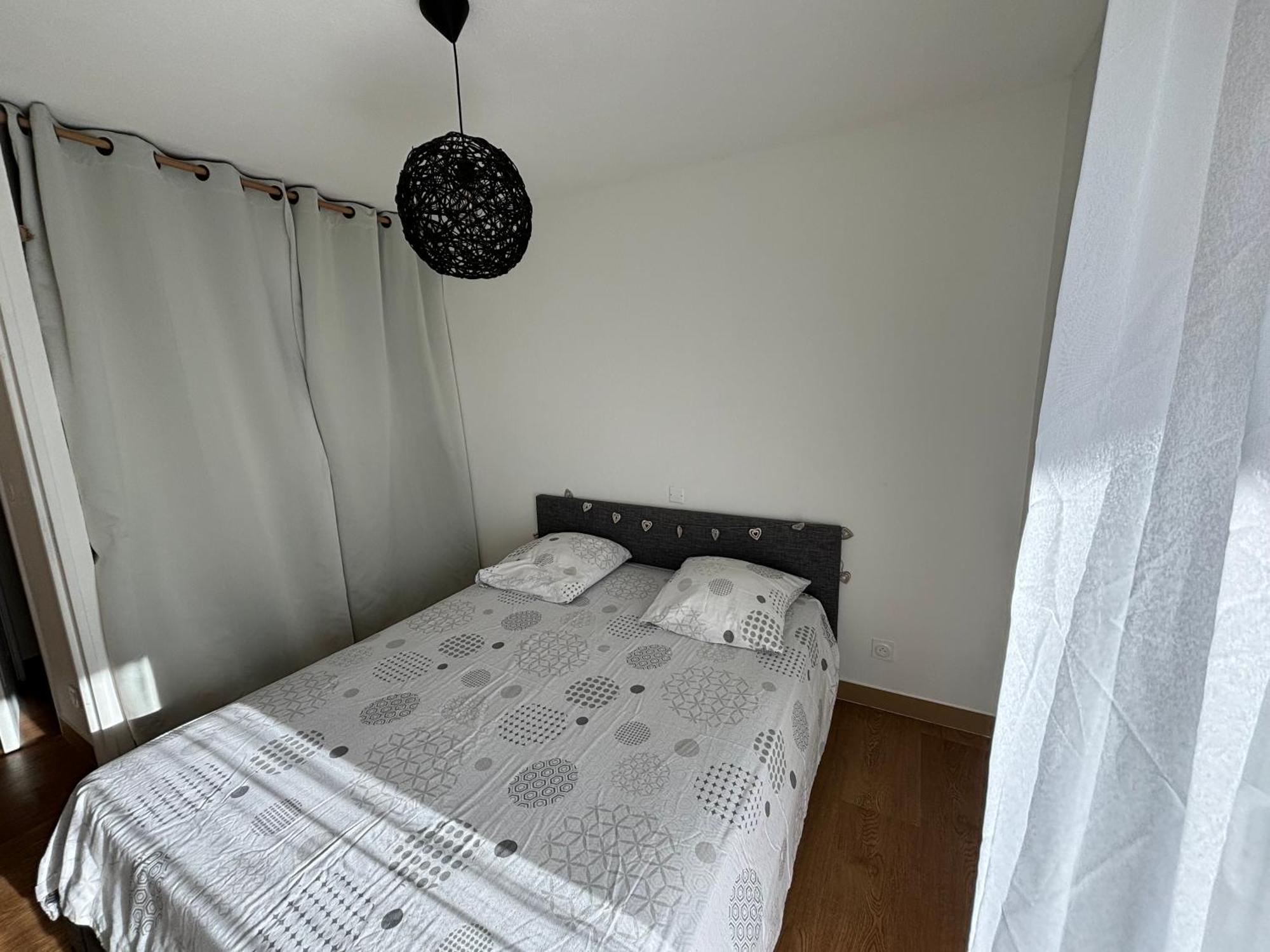 Location D'Un Superbe Appartement Avec Piscine 로크부른수르알젠스 외부 사진