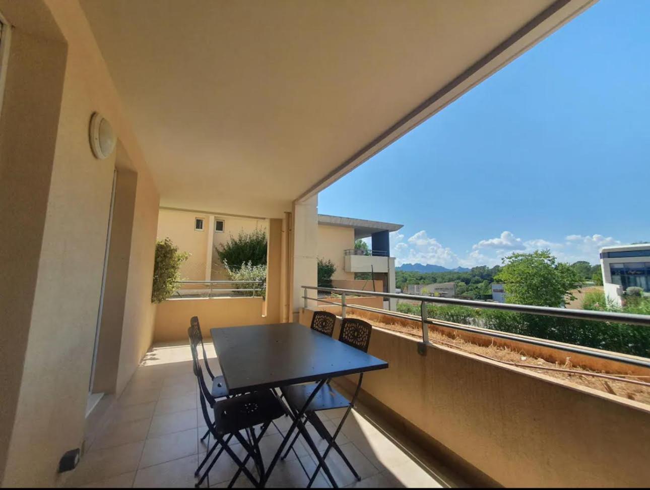Location D'Un Superbe Appartement Avec Piscine 로크부른수르알젠스 외부 사진